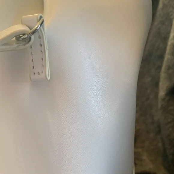 MM6 Maison Martin Margiela Elegant White Leather Crossbody Bag - Picture 5 of 10